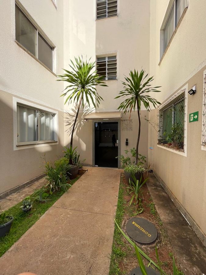 Entrada do bloco, com jardim