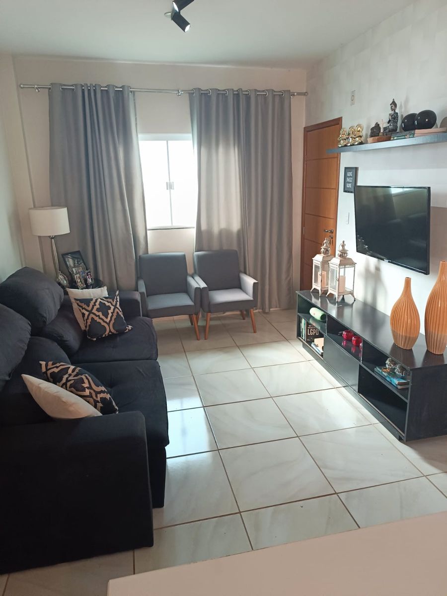 Sala de TV com sofá