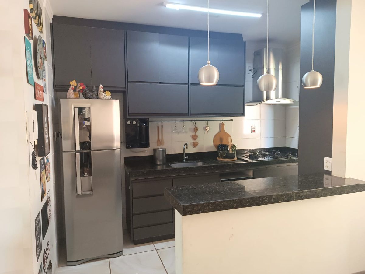 Cozinha com armários planejados